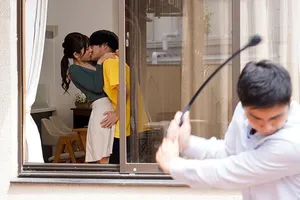 Đang sơ múi thì chồng em đi làm về