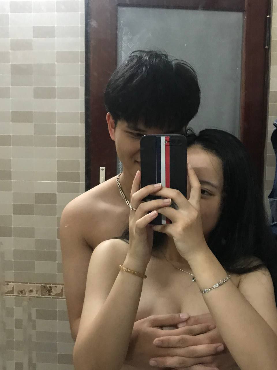 Em streamer vú to khoe lồn để tăng tương tác